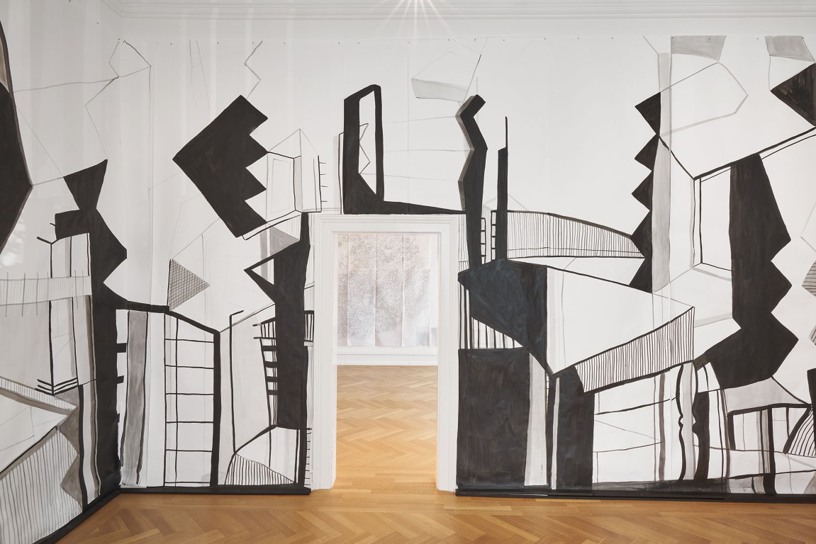 Monika Bartholomé, Raumzeichnung für die Villa Zanders, 2026, Tusche und Acryl auf Papier, Sockel aus Holz, Stuhl und Hocker, © VG Bild-Kunst, Bonn 2026, Foto: Mareike Tocha