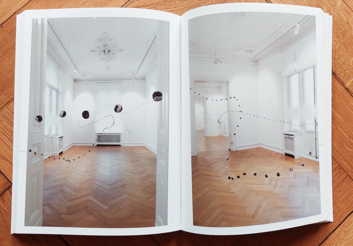 Der Katalog zur Ausstellung "Katharina Hinsberg - Still Lines" ist da!